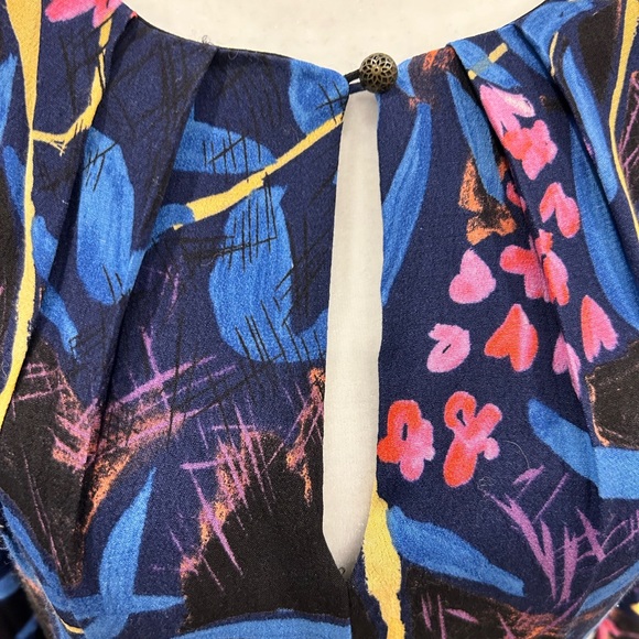 Maeve fun and flirty dress with open flutter sleeves size 4 - Picture 8 of 11